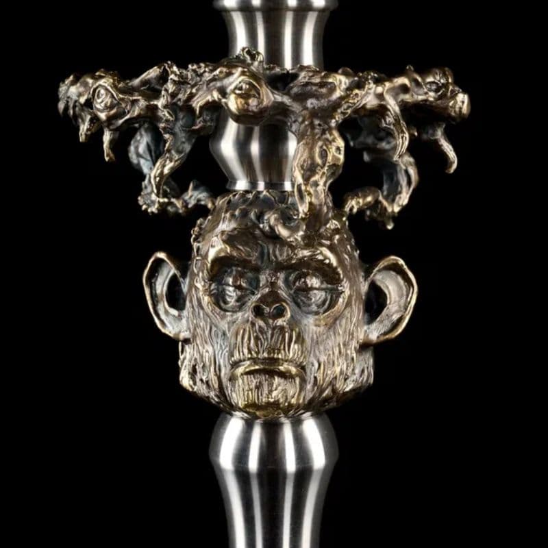 Na nossa loja, você encontrará uma ampla seleção de narguilés Maklaud, uma das marcas mais reconhecidas do mundo por seus designs únicos, chamativos e cheios de personalidade. A Maklaud consolidou-se como uma referência internacional graças à sua capacidade de transformar cada narguilé em uma obra de arte funcional, fusionando criatividade, artesanato e materiais de primeira qualidade.